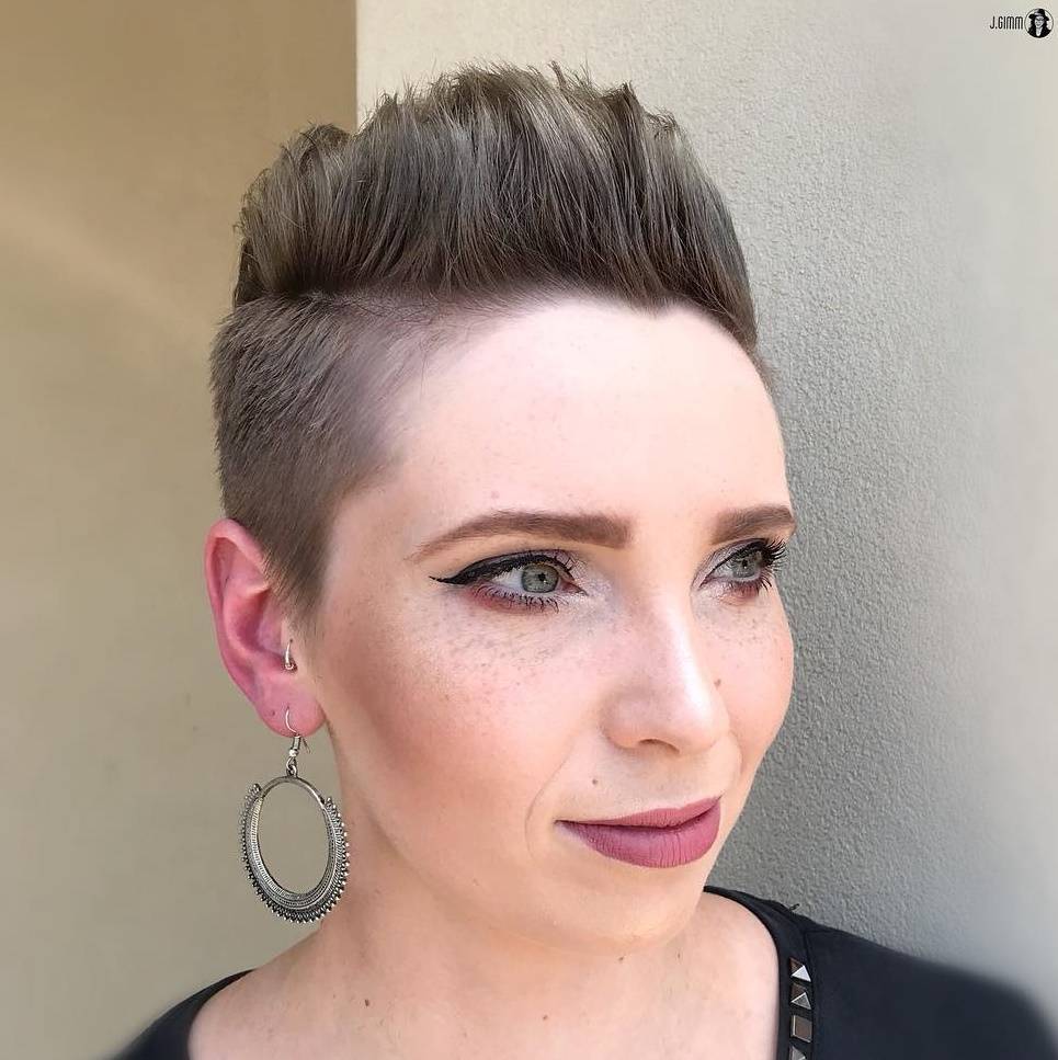 30 Short Hairstyles for Round Faces to Create Wow Effect in 2021