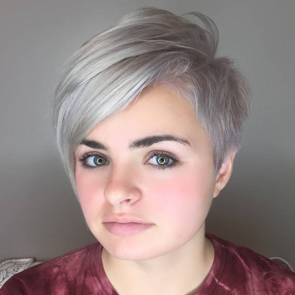 30 Short Hairstyles for Round Faces to Create Wow Effect in 2021