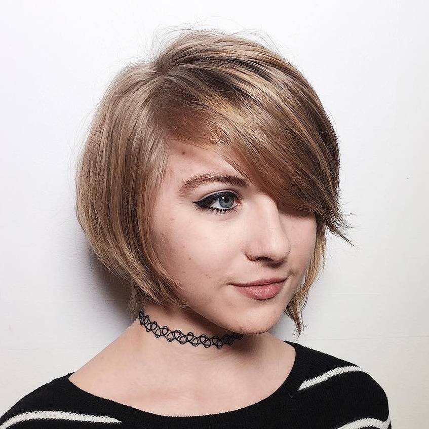 30 Short Hairstyles for Round Faces to Create Wow Effect in 2021