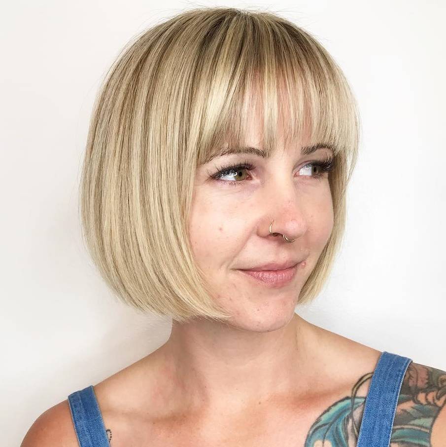 30 Short Hairstyles for Round Faces to Create Wow Effect in 2021