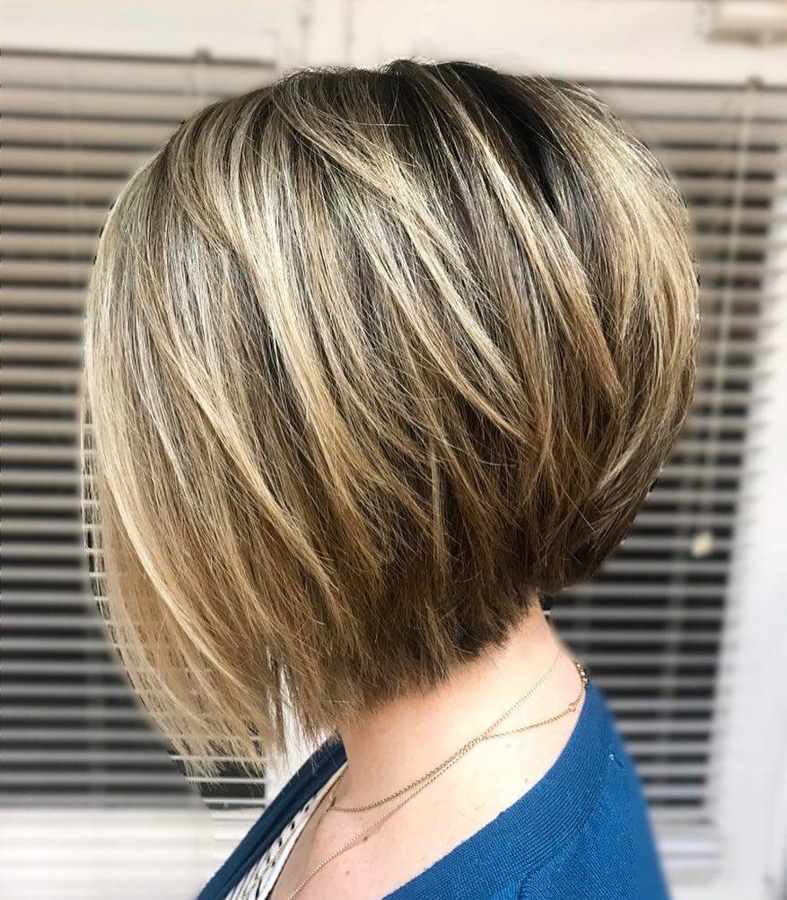 35 Captivating Short Hairstyles for Thick Hair You’ll Want to Don in 2021