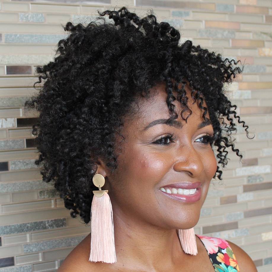 35 Captivating Short Hairstyles for Thick Hair You’ll Want to Don in 2021