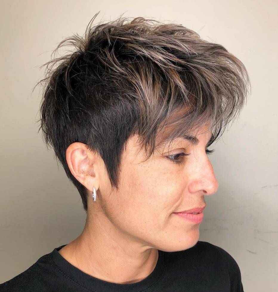 35 Captivating Short Hairstyles for Thick Hair You’ll Want to Don in 2021