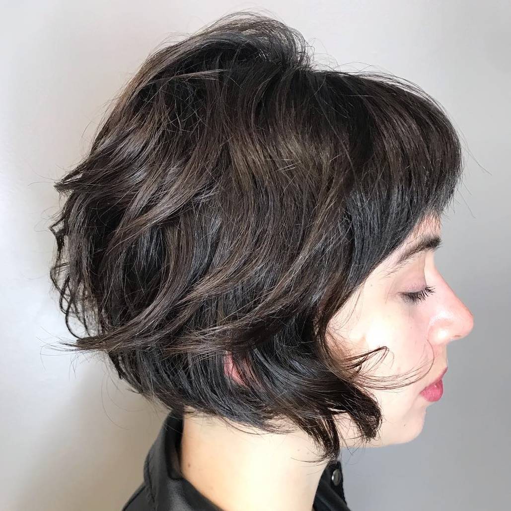 35 Chicest Short Haircuts for Thick Hair Women Should Try in 2024 ...