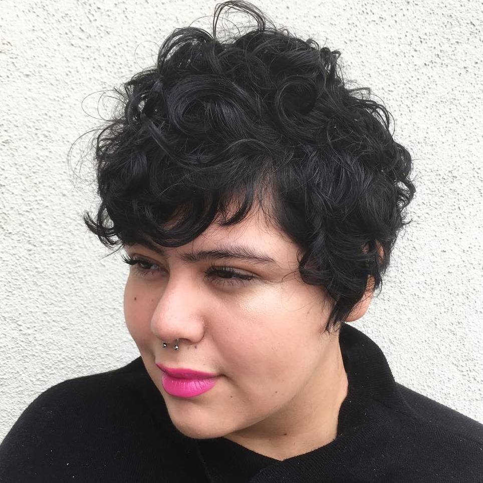 35 Captivating Short Hairstyles for Thick Hair You’ll Want to Don in 2021