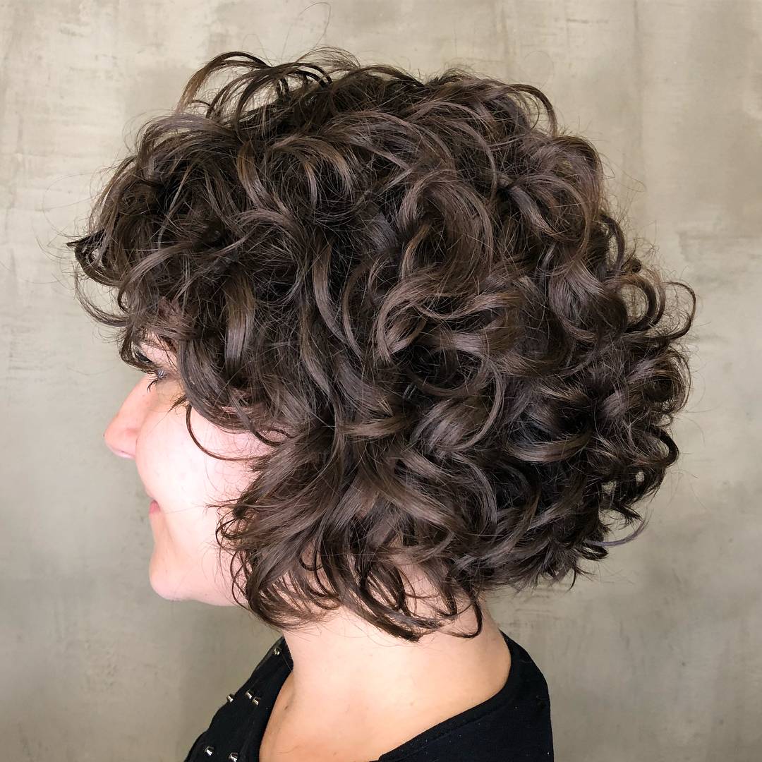 35 Captivating Short Hairstyles for Thick Hair You’ll Want to Don in 2021