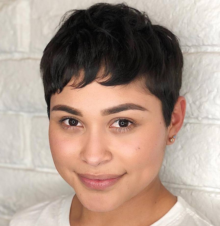 35 Captivating Short Hairstyles for Thick Hair You’ll Want to Don in 2021