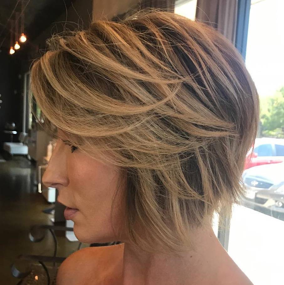 35 Captivating Short Hairstyles for Thick Hair You’ll Want to Don in 2021