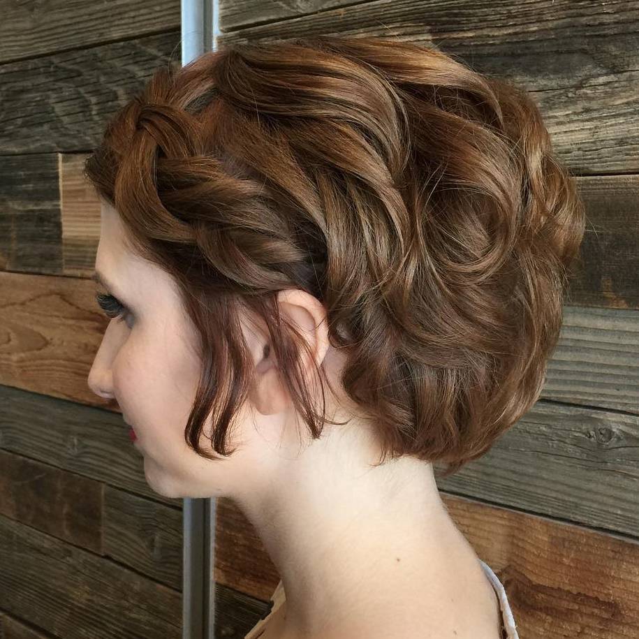 35 Captivating Short Hairstyles for Thick Hair You’ll Want to Don in 2021