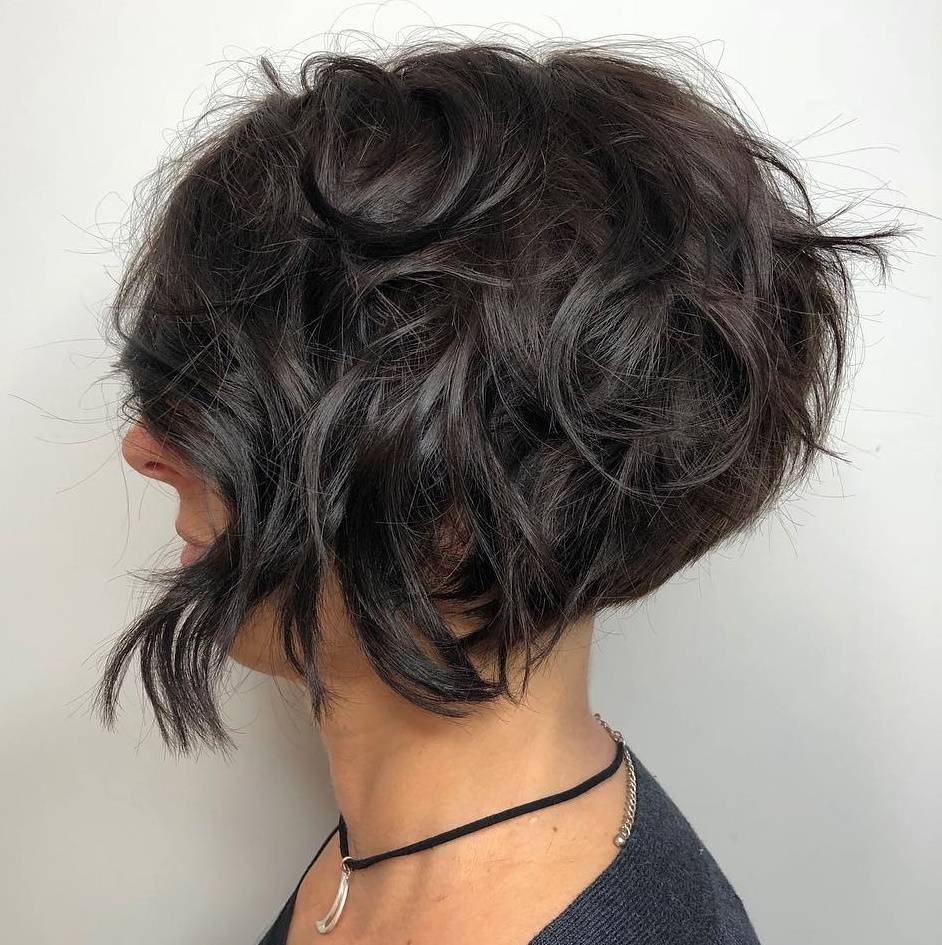 35 Captivating Short Hairstyles for Thick Hair You’ll Want to Don in 2021