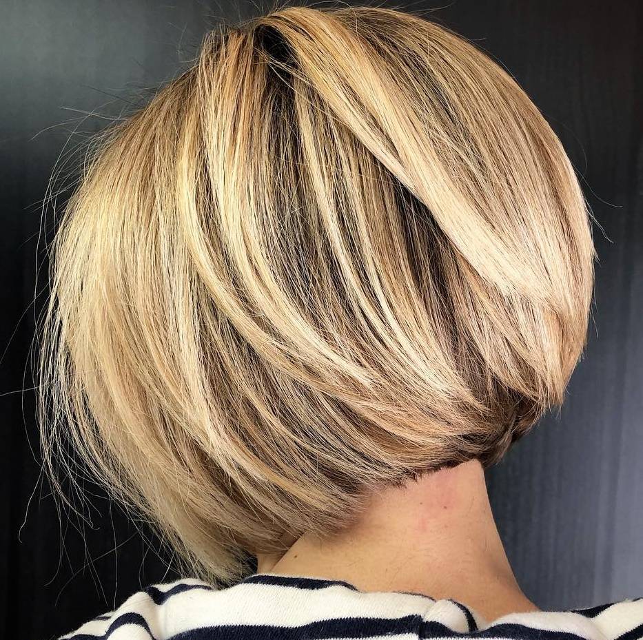 35 Captivating Short Hairstyles for Thick Hair You’ll Want to Don in 2021