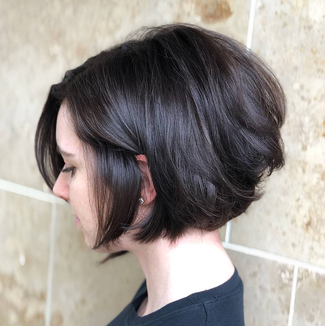 35 Captivating Short Hairstyles for Thick Hair You’ll Want to Don in 2021