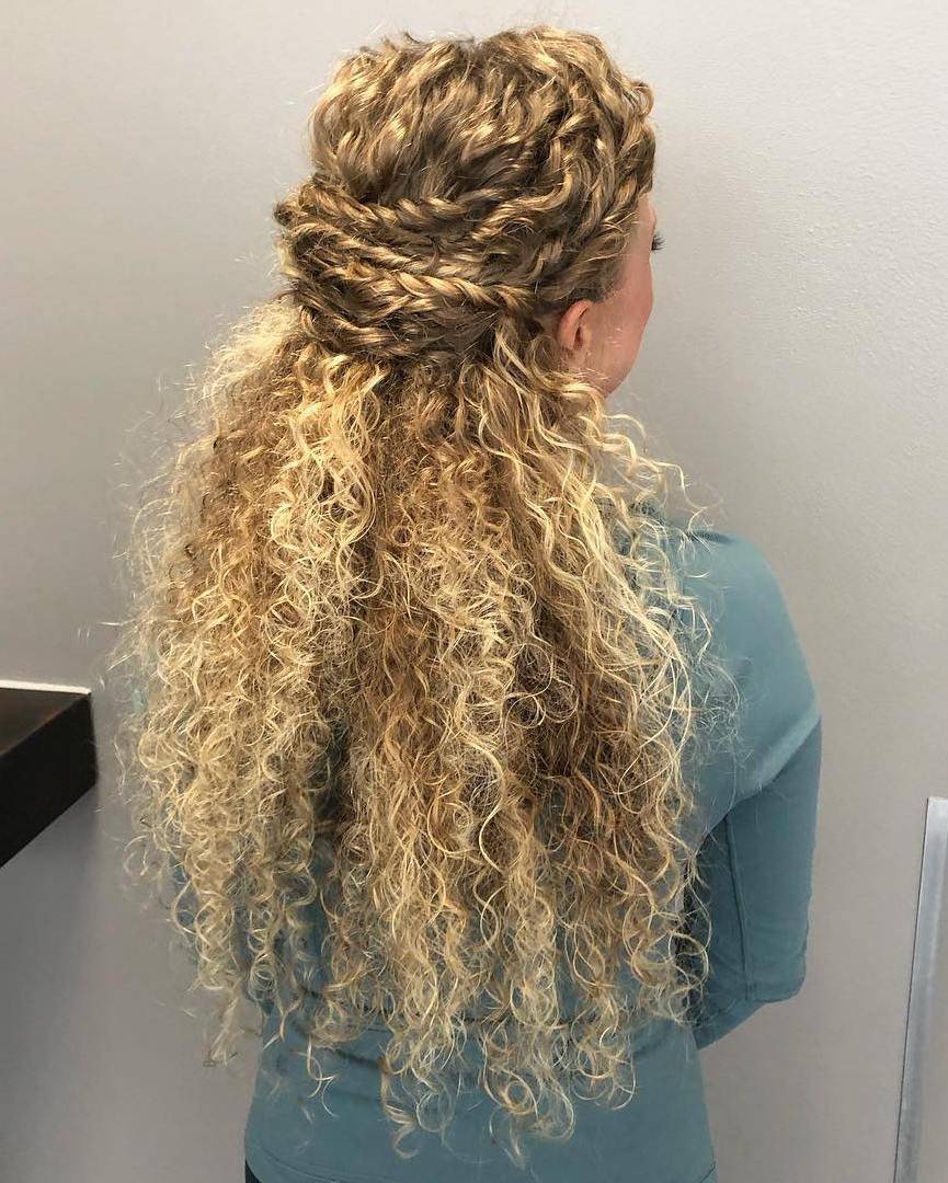 40 Incredibly Cool Curly Hairstyles for Women to Embrace in 2021