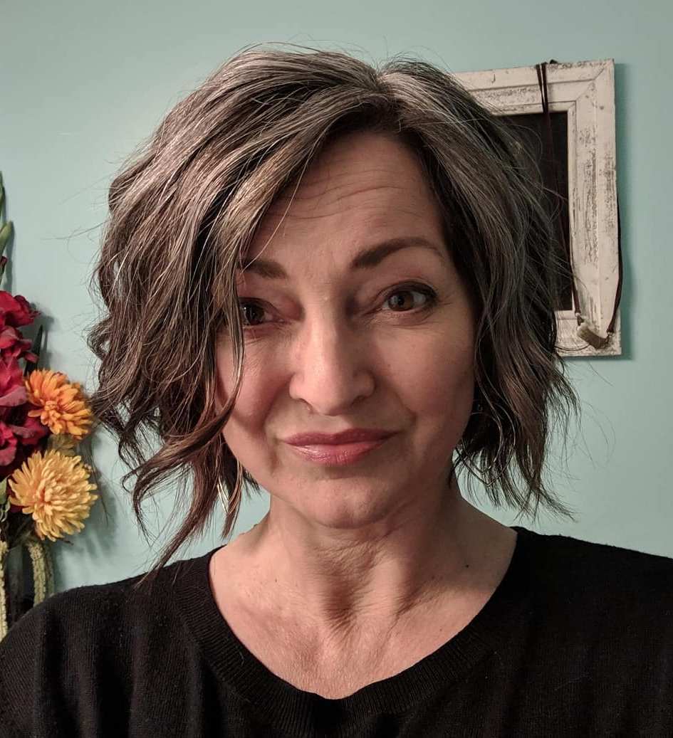 50 Short Hairstyles and Haircuts for Women over 50 to Sport in 2021