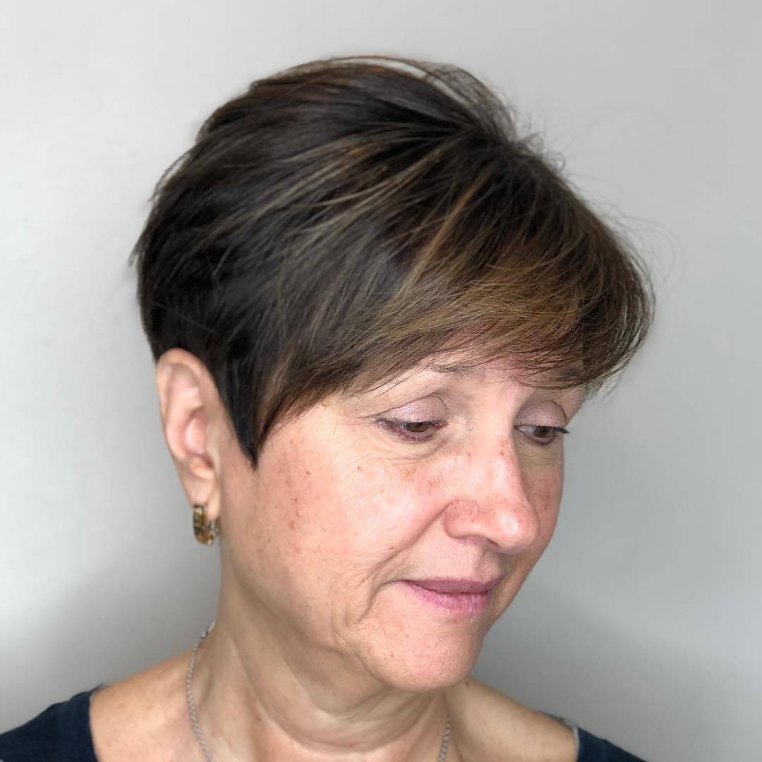 50 Short Hairstyles and Haircuts for Women over 50 to Sport in 2021