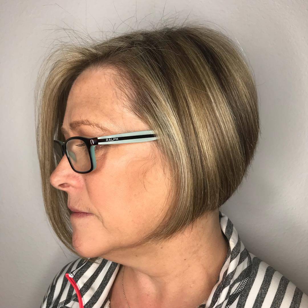 50 Short Hairstyles and Haircuts for Women over 50 to Sport in 2021