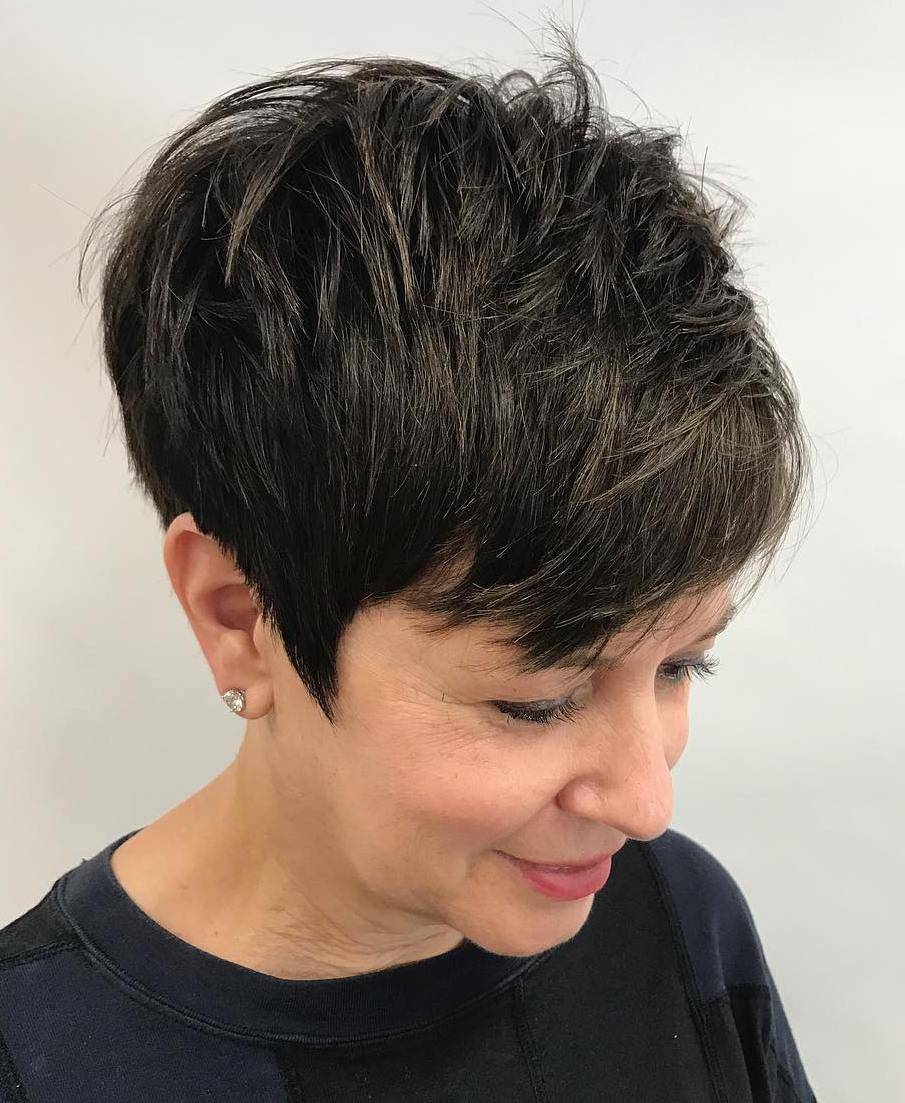 50 Short Hairstyles and Haircuts for Women over 50 to Sport in 2021