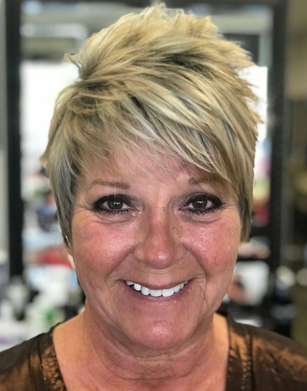 50 Short Hairstyles and Haircuts for Women over 50 to Sport in 2021