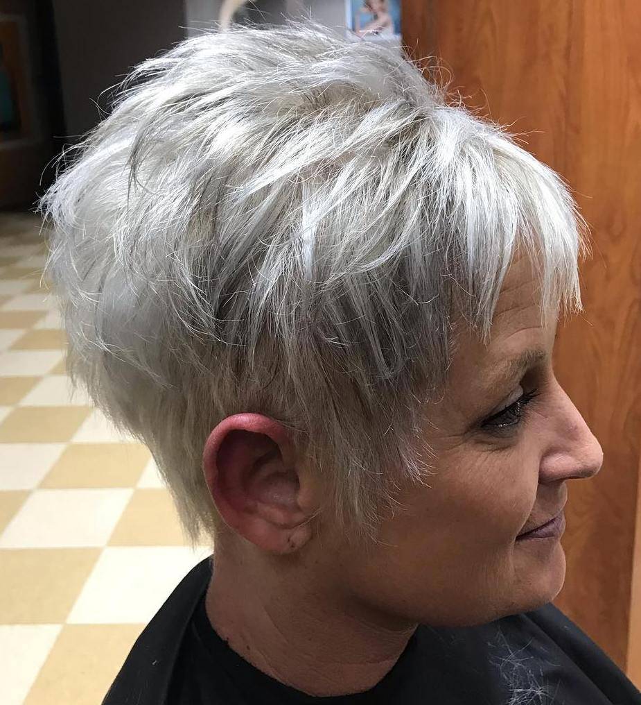 50 Hottest Short Hairstyles and Haircuts for 50 Year Old Women ...