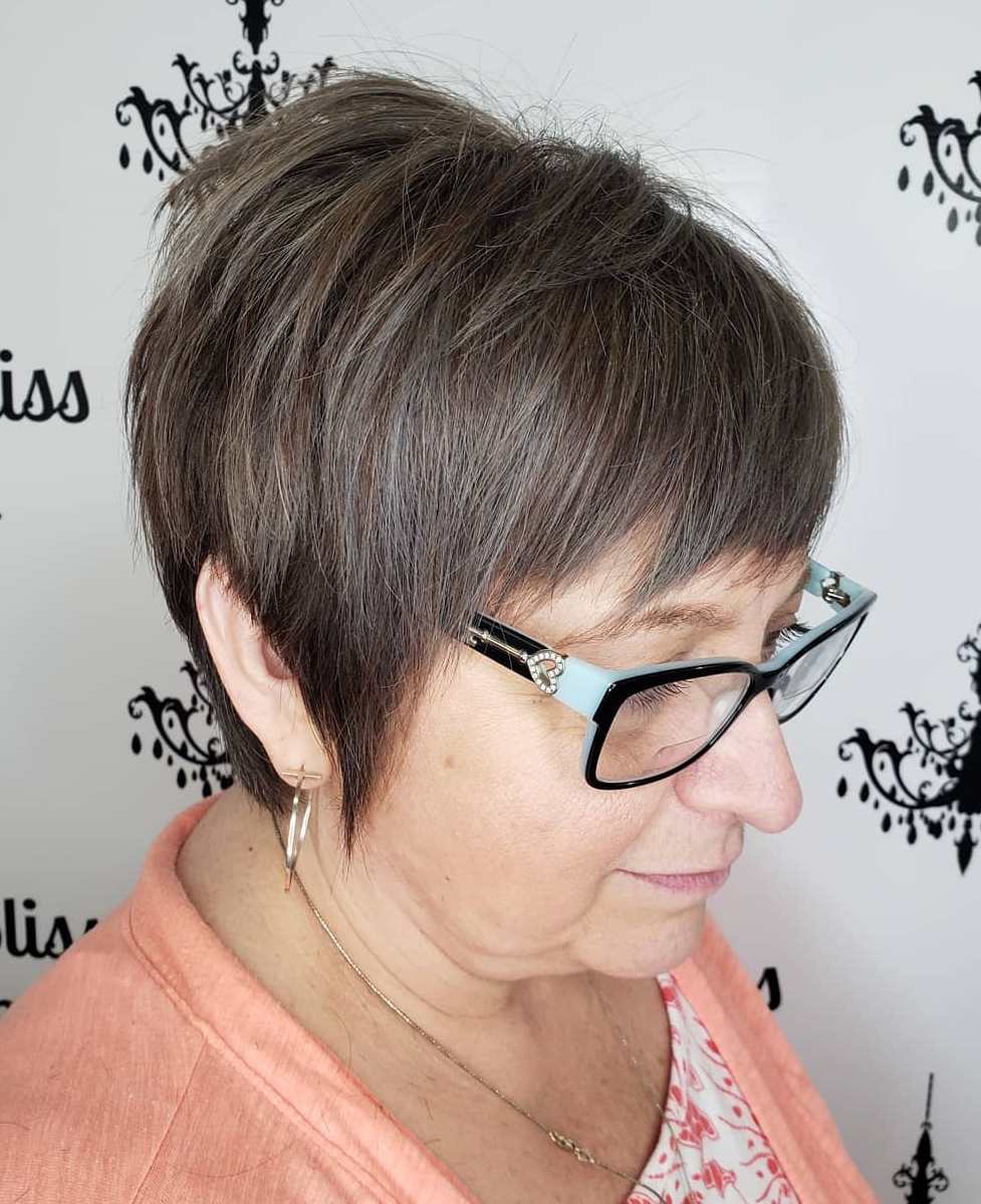 50 Short Hairstyles and Haircuts for Women over 50 to Sport in 2021