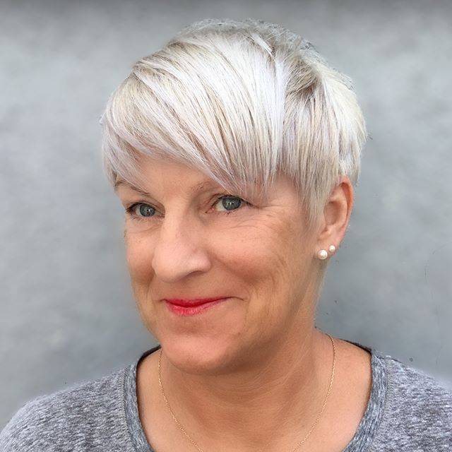 50 Short Hairstyles and Haircuts for Women over 50 to Sport in 2021